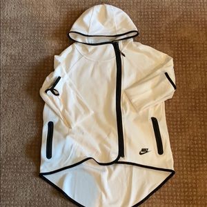 Nike Tech Fleece Cape